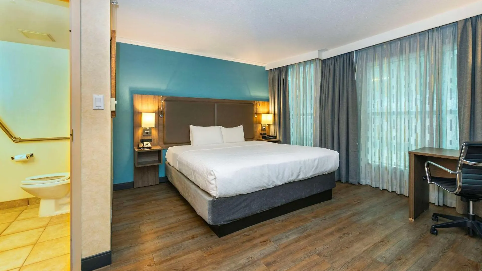 Grand Park Hotel & Suites Downtown Vancouver, Ascend Hotel Collection